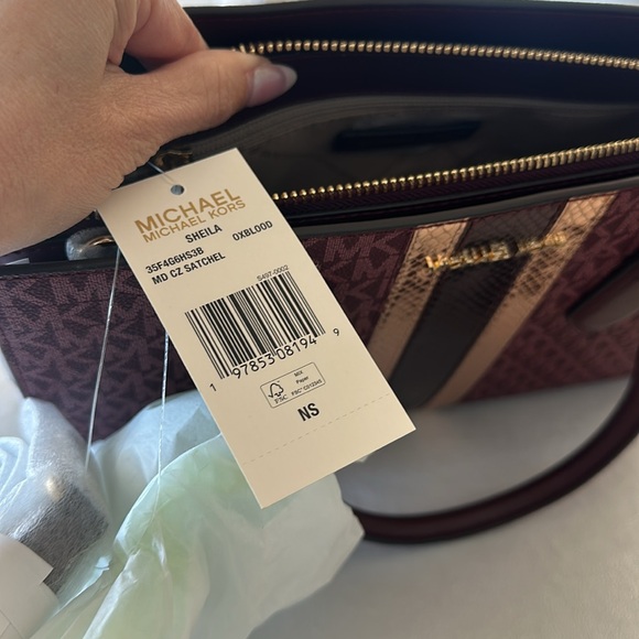 BRAND NEW MICHAEL KORS BAG! Rose gold stripe on front! Burgundy colors! - Picture 15 of 17